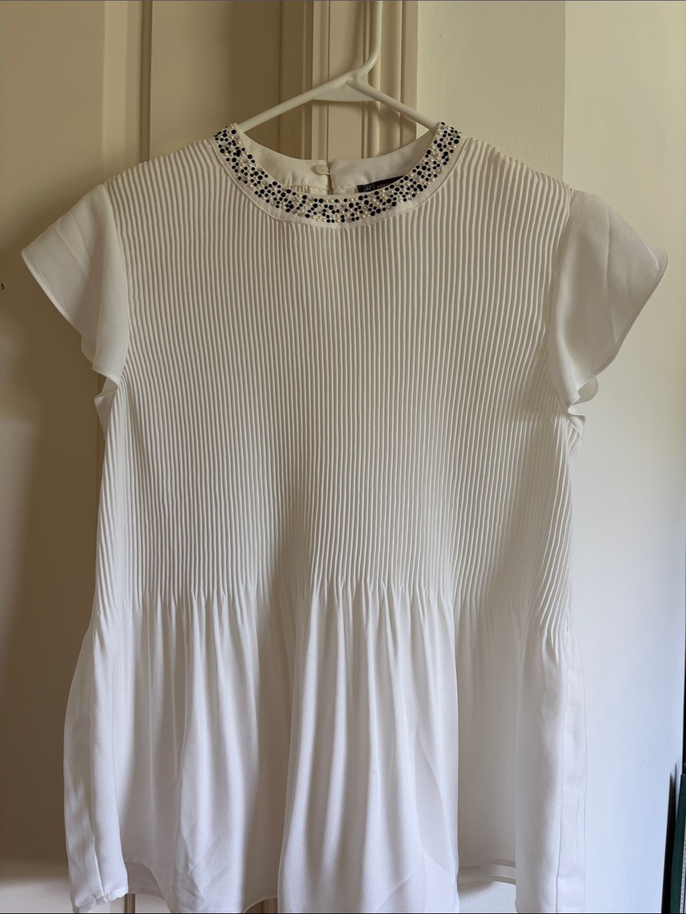 Adrianna Papell White Flutter Sleeve Pleated Back Blouse